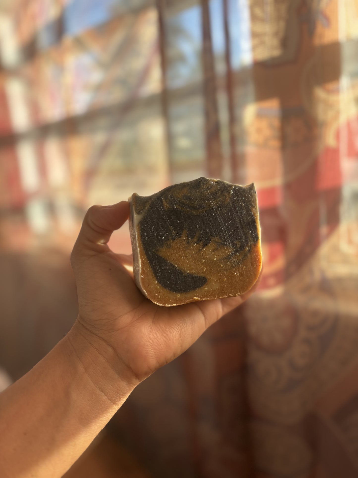 Jabón Artesanal de Carbón Activado y Cúrcuma